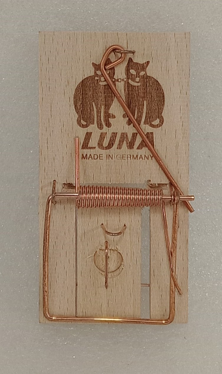 Luna Wooden Mouse Trap